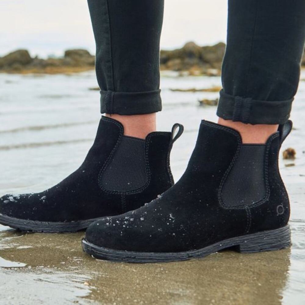 Born Cove Black Suede Waterproof Boots – Sz 8.5M